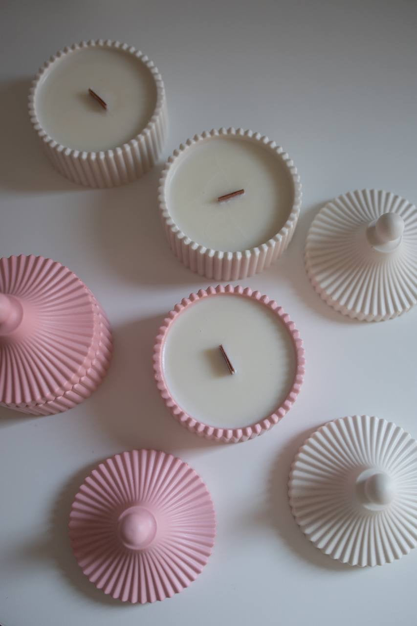 Ribbed Jar Soy Candle with Lid – Pink or White