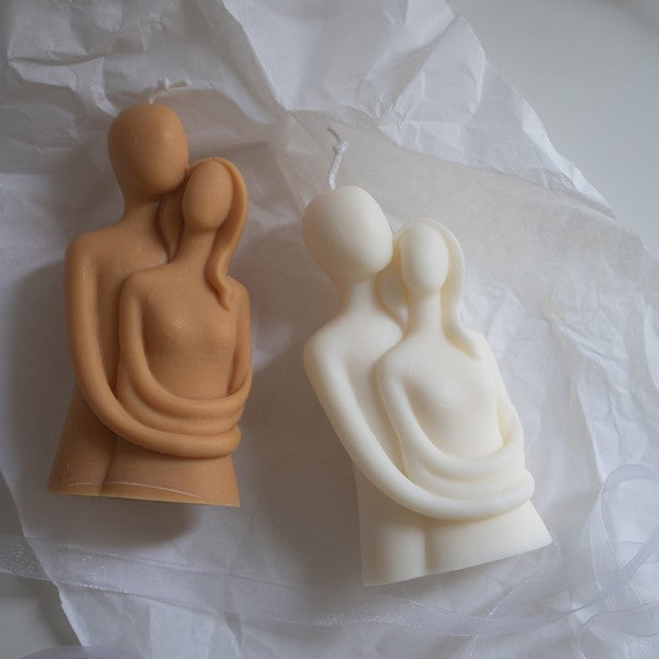 Romantic Couple Hug Candle – Handmade Soy Wax Sculpture for Gifts & Home Decor