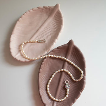 Leaf Jesmonite Tray – Handmade Decorative Tray for Candles, Jewelry, or Home Decor